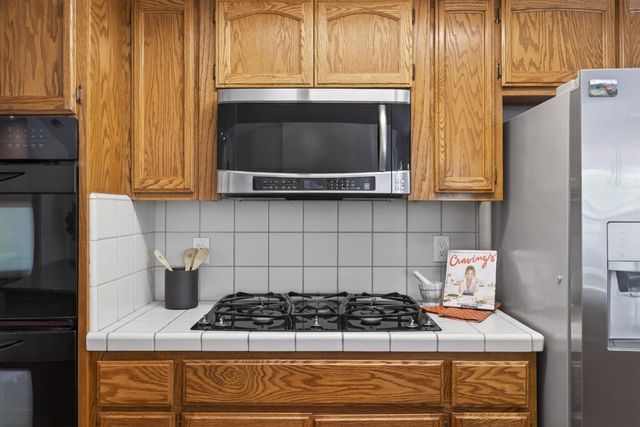 1582 Misty Wood Dr, Roseville, CA 95747