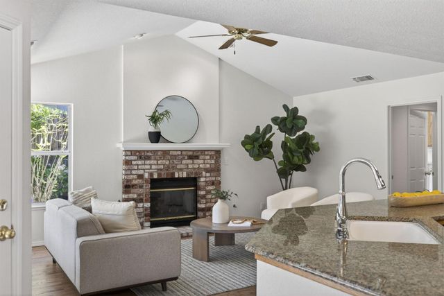 1582 Misty Wood Dr, Roseville, CA 95747