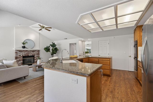 1582 Misty Wood Dr, Roseville, CA 95747