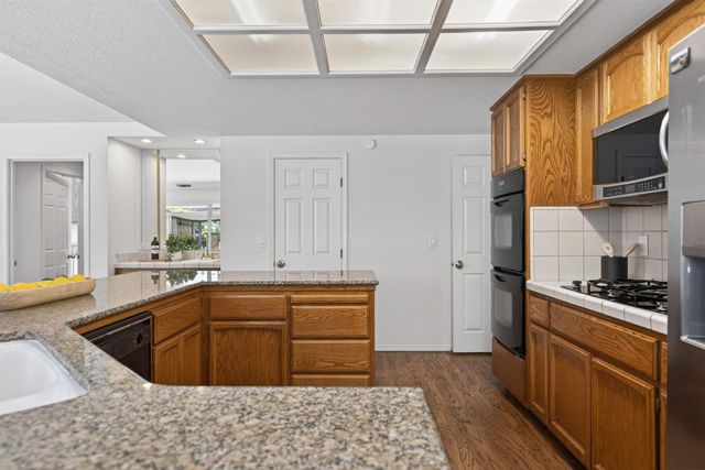 1582 Misty Wood Dr, Roseville, CA 95747