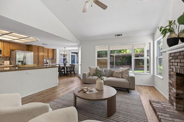 1582 Misty Wood Dr, Roseville, CA 95747