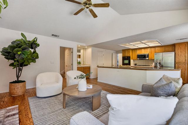 1582 Misty Wood Dr, Roseville, CA 95747