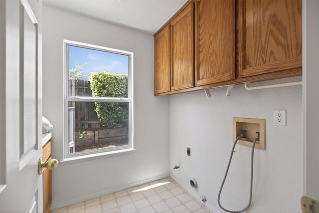 1582 Misty Wood Dr, Roseville, CA 95747