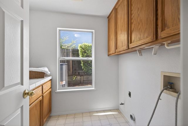 1582 Misty Wood Dr, Roseville, CA 95747