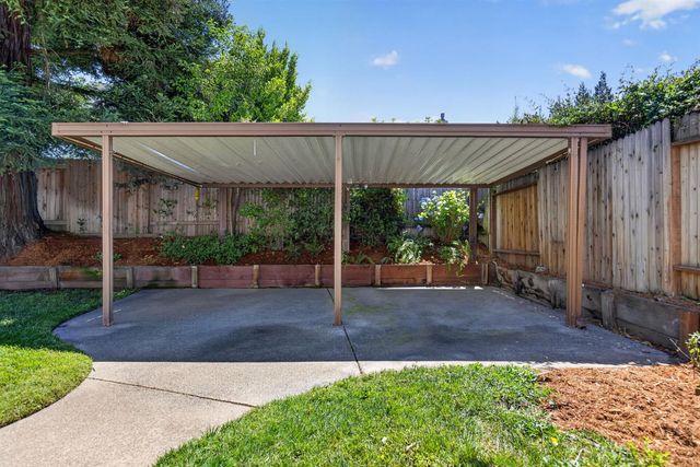 1582 Misty Wood Dr, Roseville, CA 95747