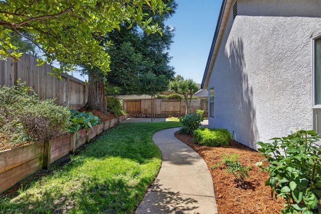 1582 Misty Wood Dr, Roseville, CA 95747