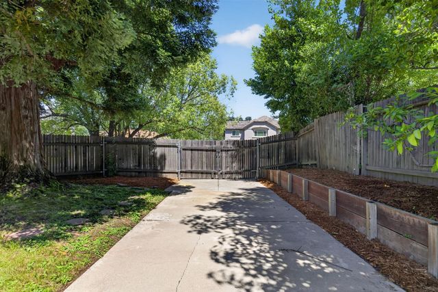 1582 Misty Wood Dr, Roseville, CA 95747