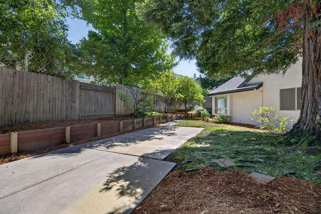 1582 Misty Wood Dr, Roseville, CA 95747
