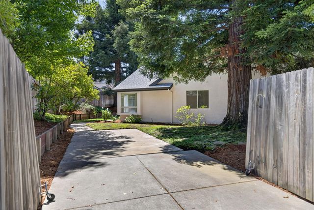 1582 Misty Wood Dr, Roseville, CA 95747