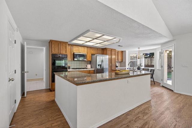 1582 Misty Wood Dr, Roseville, CA 95747