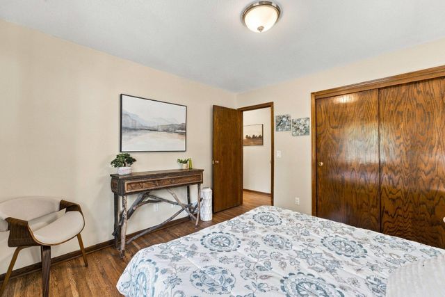 1325 Sumter Avenue N, Golden Valley, MN 55427