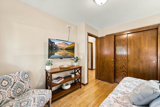 1325 Sumter Avenue N, Golden Valley, MN 55427