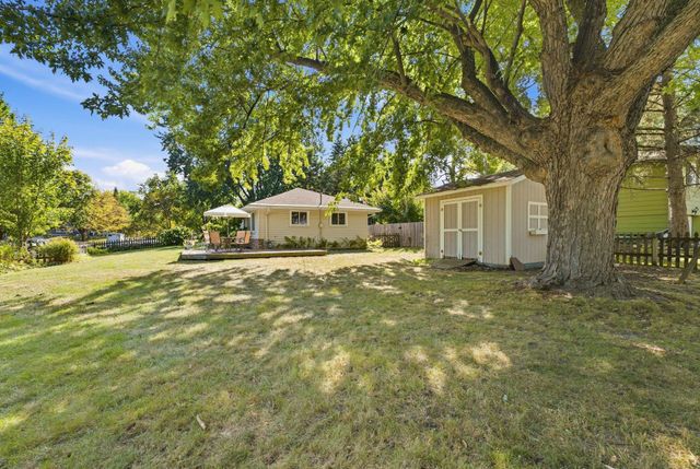 1325 Sumter Avenue N, Golden Valley, MN 55427