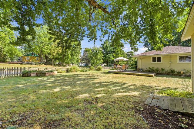 1325 Sumter Avenue N, Golden Valley, MN 55427