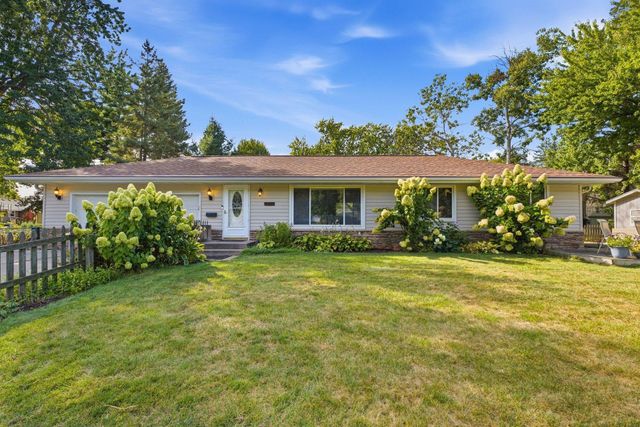 1325 Sumter Avenue N, Golden Valley, MN 55427