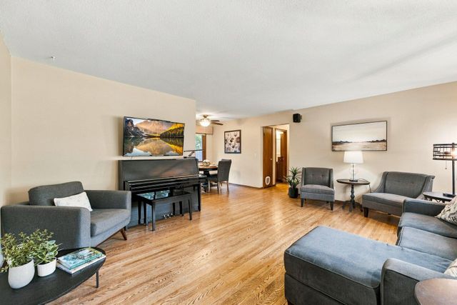 1325 Sumter Avenue N, Golden Valley, MN 55427