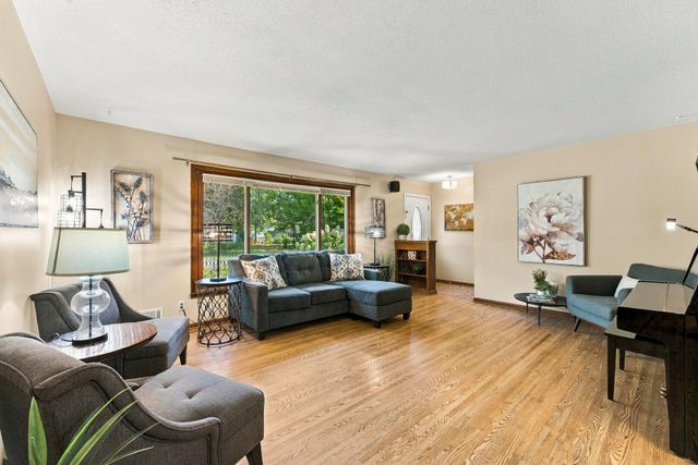 1325 Sumter Avenue N, Golden Valley, MN 55427