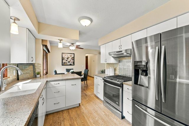 1325 Sumter Avenue N, Golden Valley, MN 55427