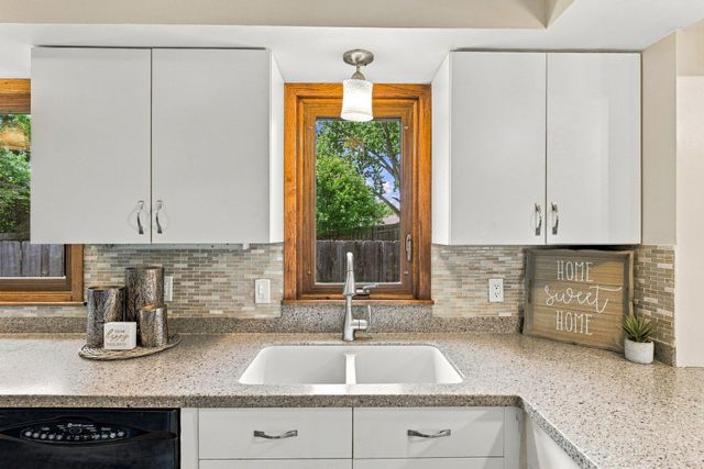 1325 Sumter Avenue N, Golden Valley, MN 55427