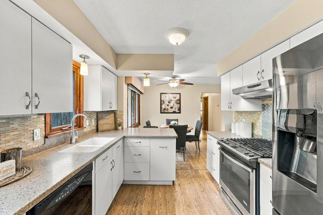1325 Sumter Avenue N, Golden Valley, MN 55427