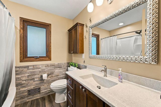 1325 Sumter Avenue N, Golden Valley, MN 55427
