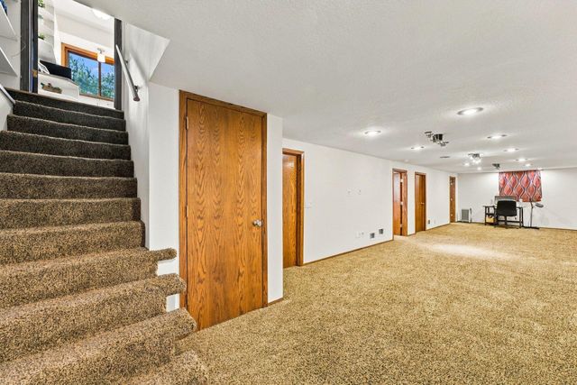 1325 Sumter Avenue N, Golden Valley, MN 55427
