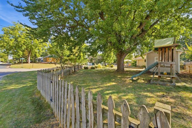 1325 Sumter Avenue N, Golden Valley, MN 55427