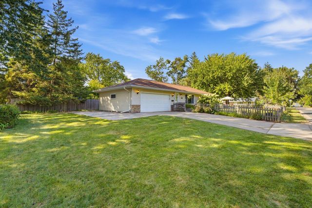 1325 Sumter Avenue N, Golden Valley, MN 55427
