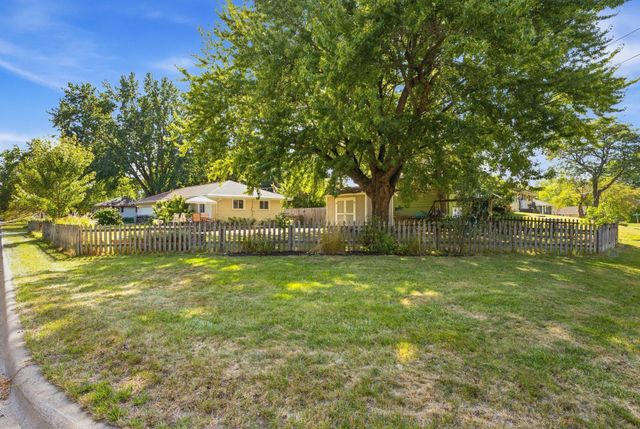 1325 Sumter Avenue N, Golden Valley, MN 55427