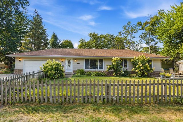 1325 Sumter Avenue N, Golden Valley, MN 55427