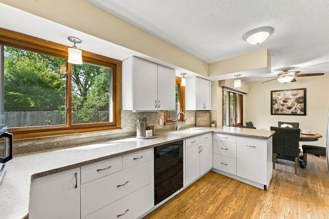 1325 Sumter Avenue N, Golden Valley, MN 55427