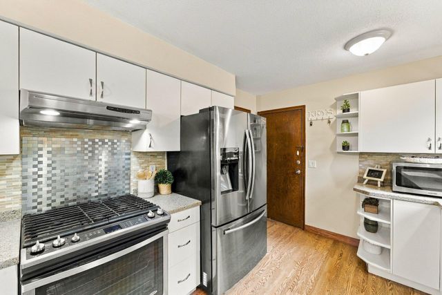 1325 Sumter Avenue N, Golden Valley, MN 55427