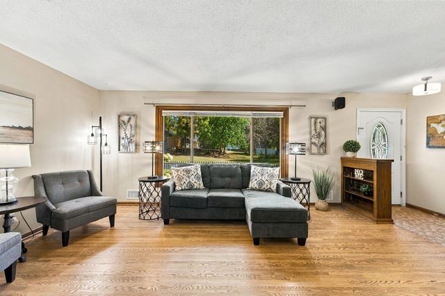 1325 Sumter Avenue N, Golden Valley, MN 55427