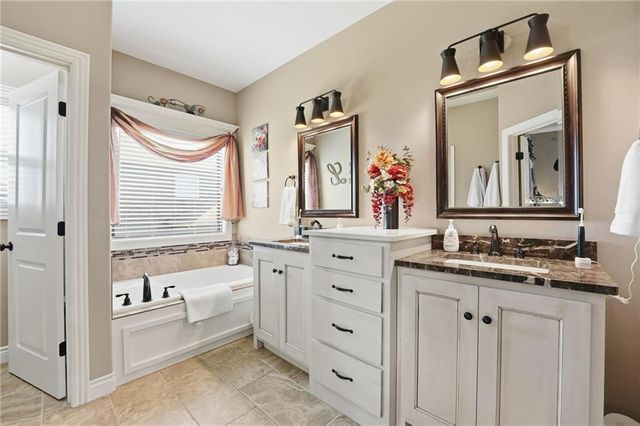 2204 NE 111th Terrace, Kansas City, MO 64155