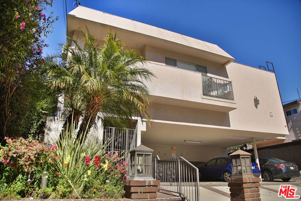 864 Granville Avenue, Los Angeles, CA 90049 — exterior