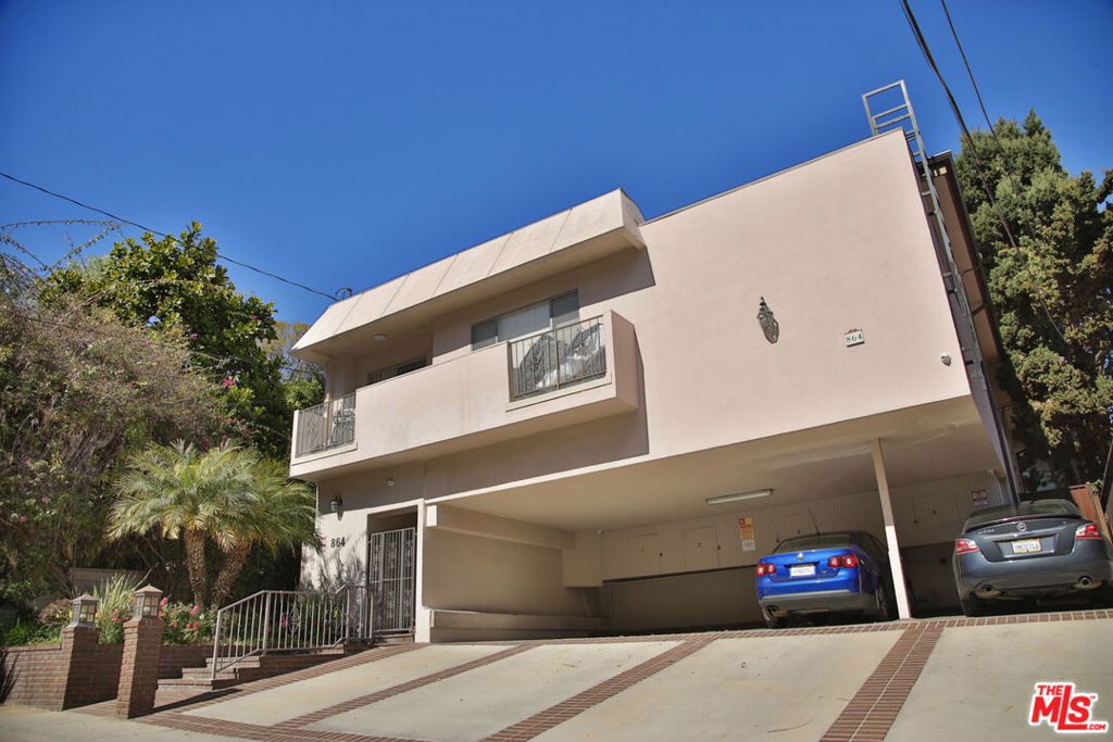 864 Granville Avenue, Los Angeles, CA 90049 — photo 2