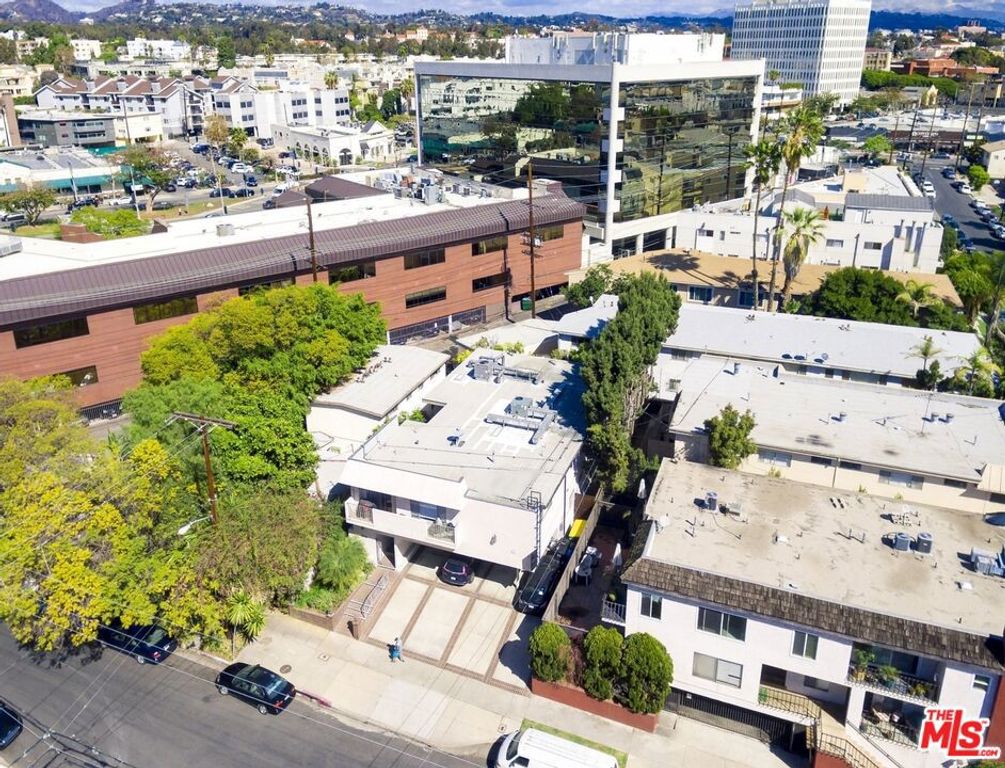 864 Granville Avenue, Los Angeles, CA 90049 — photo 3