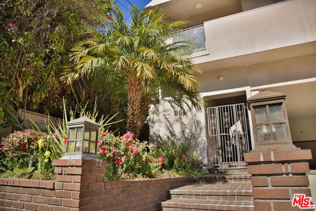 864 Granville Avenue, Los Angeles, CA 90049 — photo 4