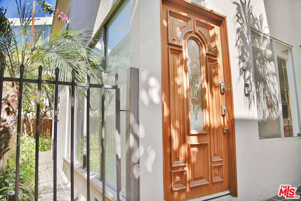 864 Granville Avenue, Los Angeles, CA 90049 — photo 5