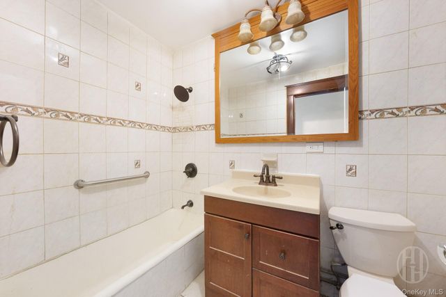 27 Locust Avenue 2S, New Rochelle, NY 10801