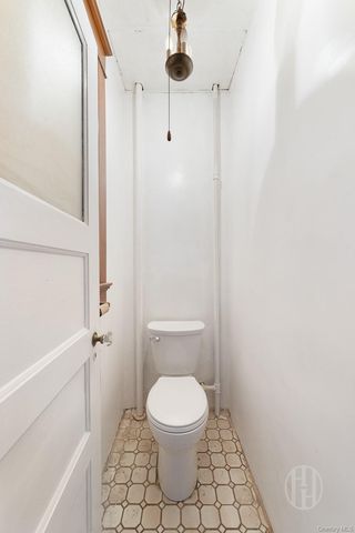 27 Locust Avenue 2S, New Rochelle, NY 10801