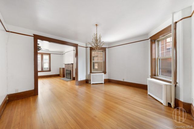 27 Locust Avenue 2S, New Rochelle, NY 10801