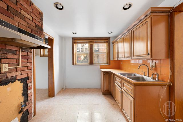 27 Locust Avenue 2S, New Rochelle, NY 10801