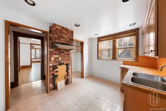 27 Locust Avenue 2S, New Rochelle, NY 10801