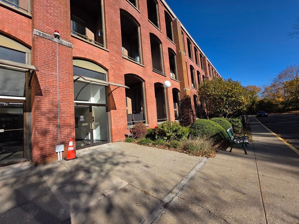 96 Old Colony Ave 318, Taunton, MA 02718