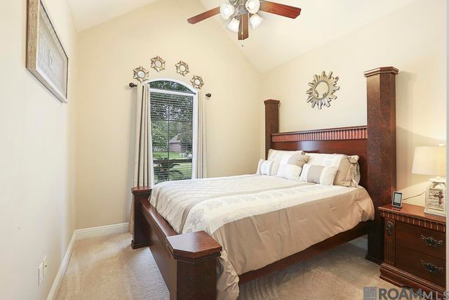 14161 Twelve Oaks Dr, Walker, LA 70785