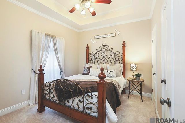 14161 Twelve Oaks Dr, Walker, LA 70785