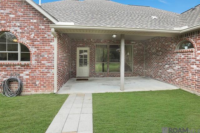 14161 Twelve Oaks Dr, Walker, LA 70785