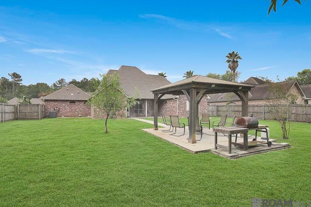14161 Twelve Oaks Dr, Walker, LA 70785