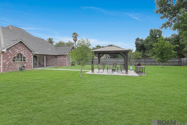 14161 Twelve Oaks Dr, Walker, LA 70785